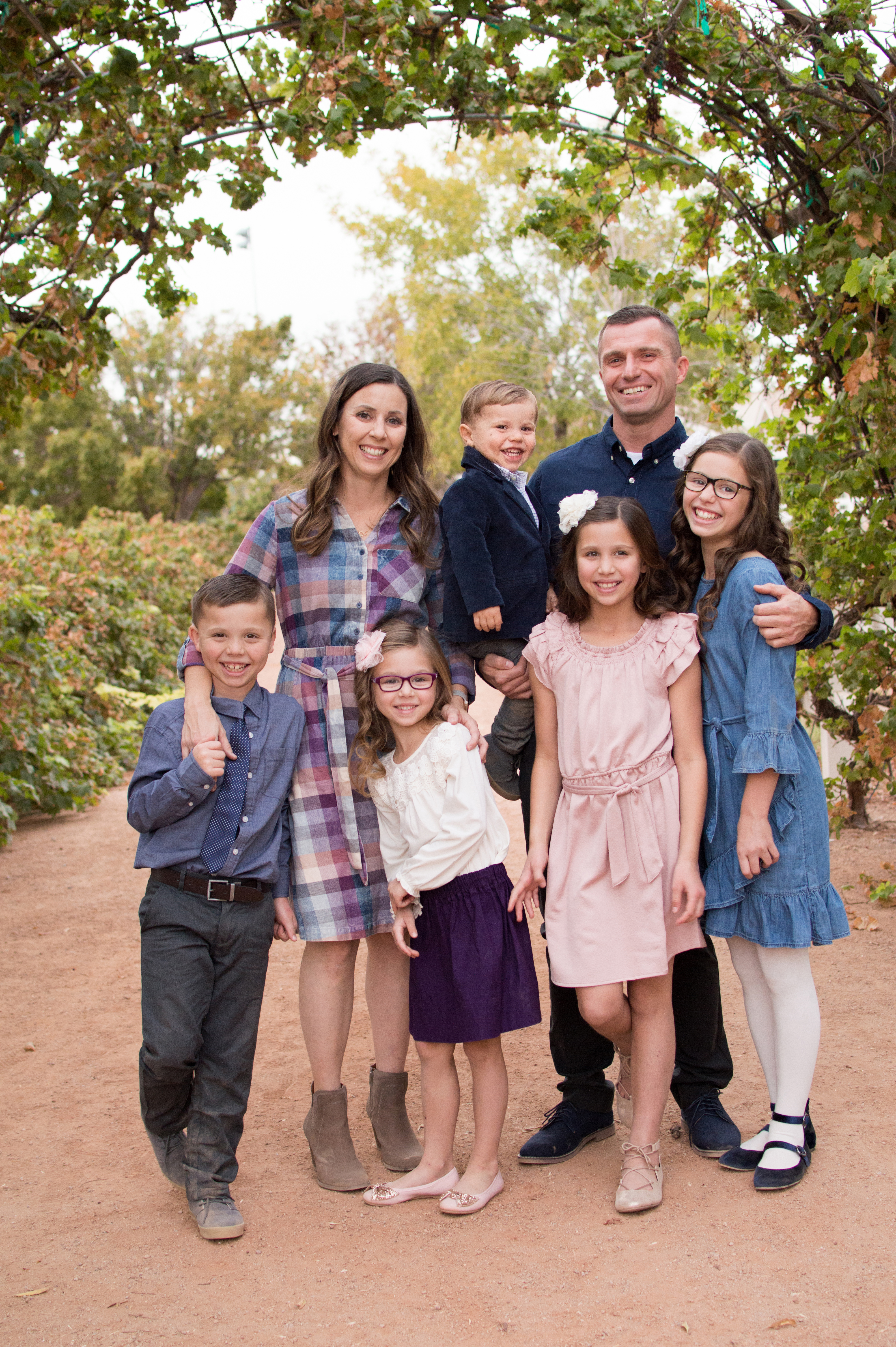 Family photographed by Gilbert, Arizona photographer Melissa Maxwell of Jubilee Family Photography.