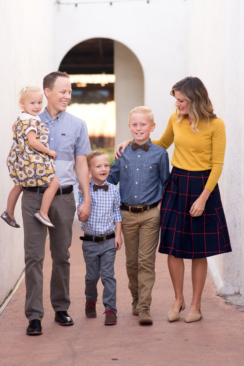What to Wear for Family Portraits (4 Simple Steps) · Jubilee Family ...